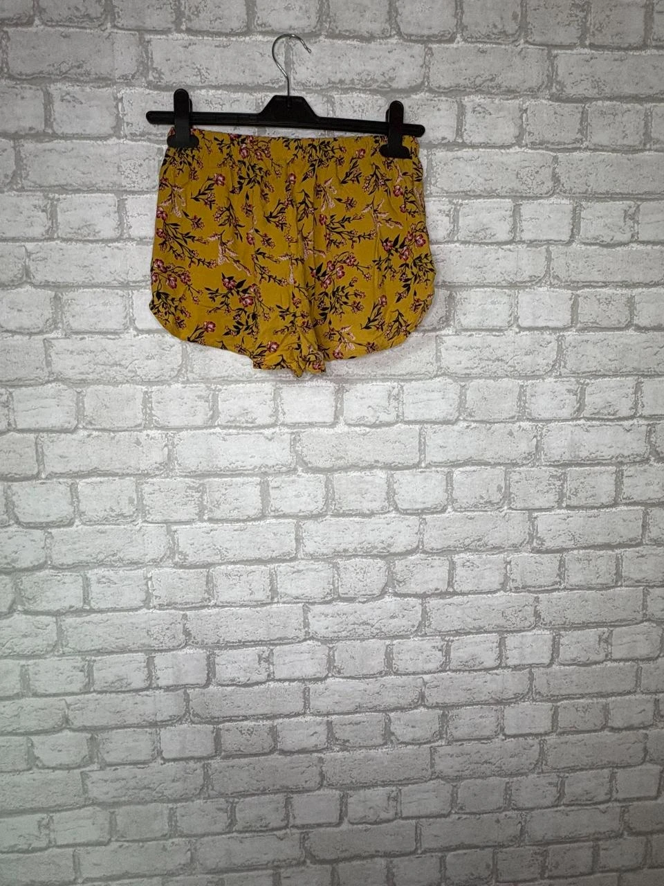 Short Amarillo con flores Primark 34 – photo 2